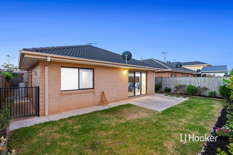 Photo - 10 Seafarer Way, Sanctuary Lakes VIC 3030 - Image 15