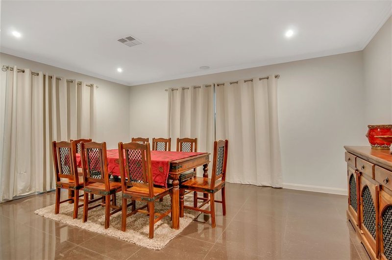 Photo - 10 Seanna Place, Brookwater QLD 4300 - Image 4