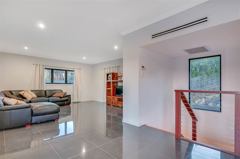 Photo - 10 Seanna Place, Brookwater QLD 4300 - Image 5