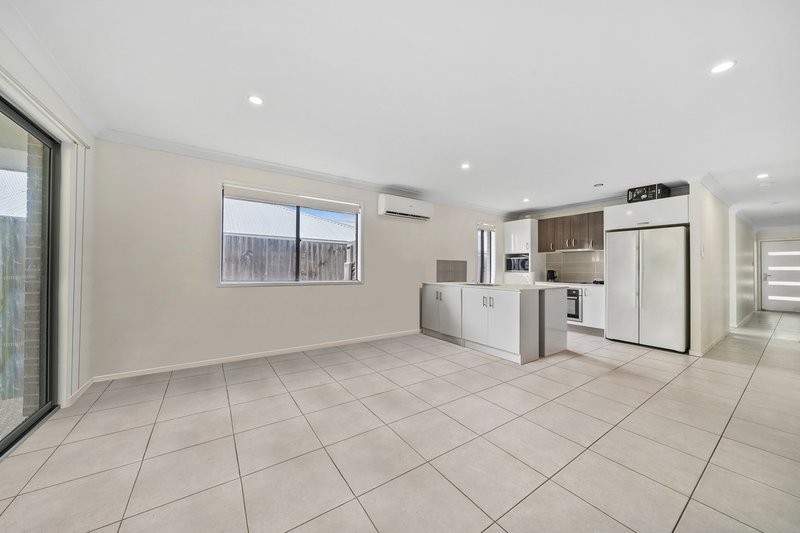 Photo - 10 Seidler Street, Logan Reserve QLD 4133 - Image 3