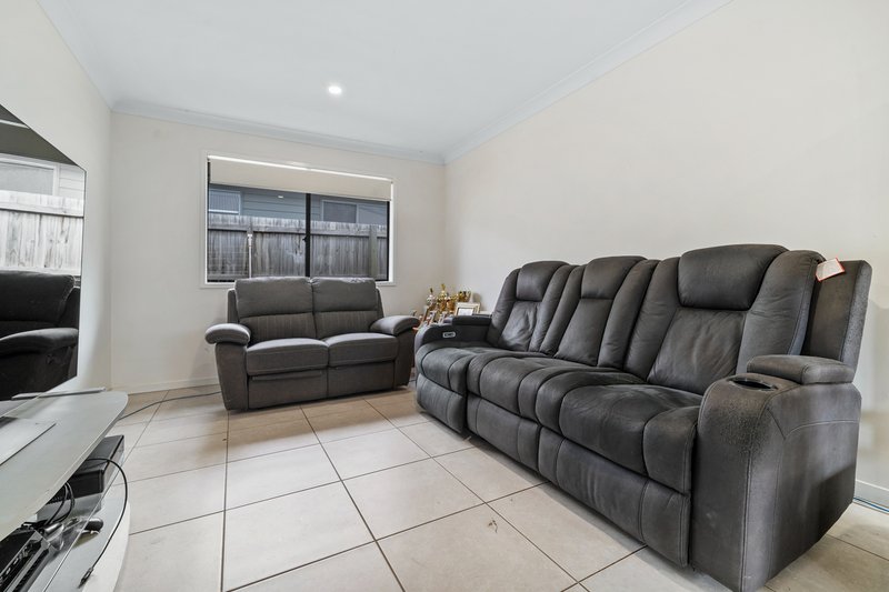 Photo - 10 Seidler Street, Logan Reserve QLD 4133 - Image 4