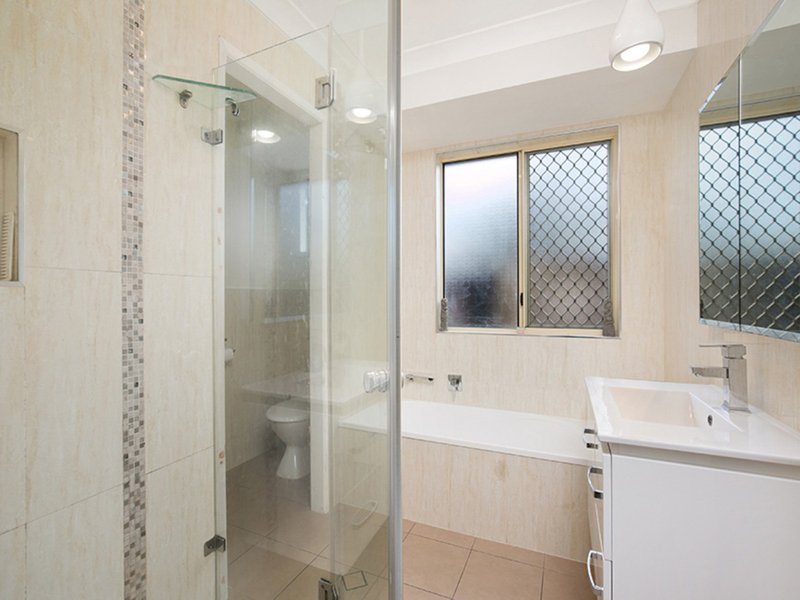 Photo - 10 Seletar Place, Tanah Merah QLD 4128 - Image 9