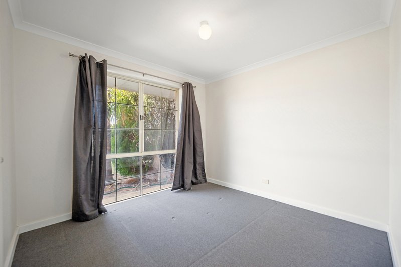 Photo - 10 Sennet Lane, Warnbro WA 6169 - Image 4