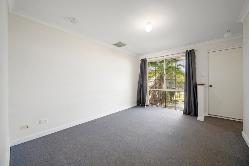Photo - 10 Sennet Lane, Warnbro WA 6169 - Image 3