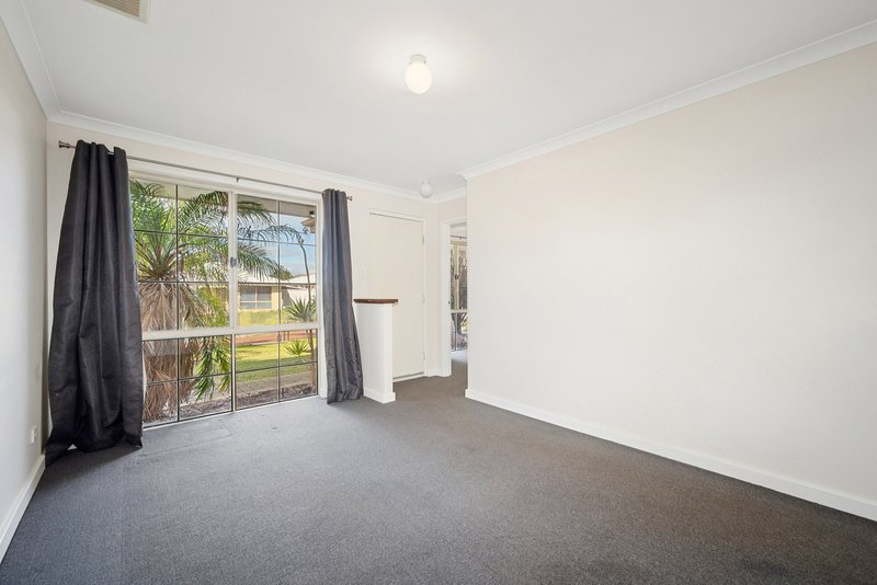 Photo - 10 Sennet Lane, Warnbro WA 6169 - Image 4