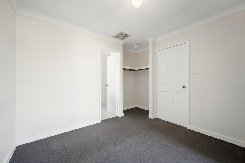 Photo - 10 Sennet Lane, Warnbro WA 6169 - Image 6
