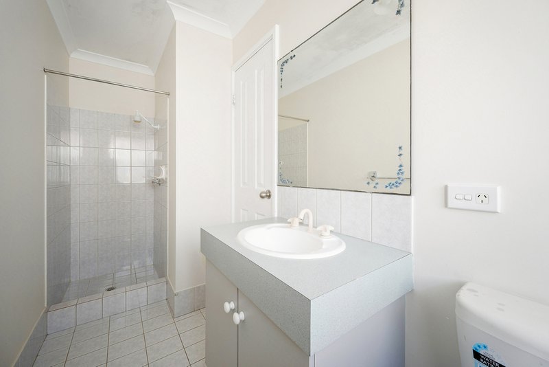 Photo - 10 Sennet Lane, Warnbro WA 6169 - Image 7