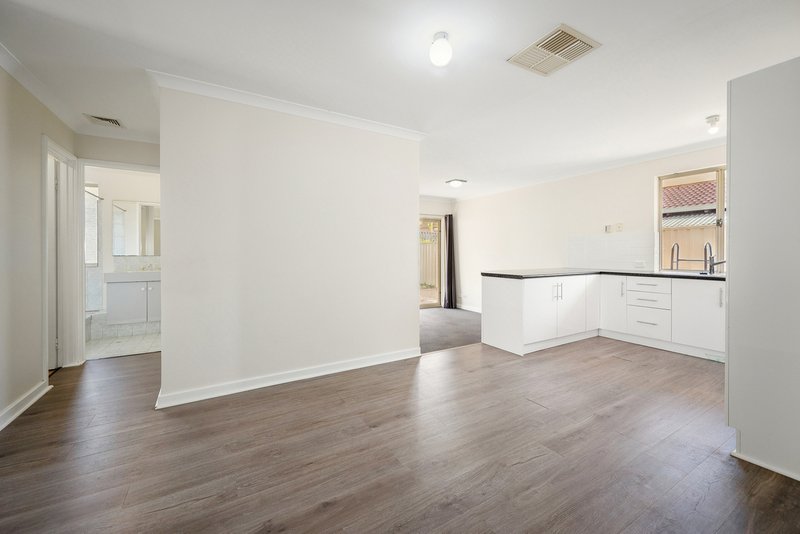 Photo - 10 Sennet Lane, Warnbro WA 6169 - Image 8
