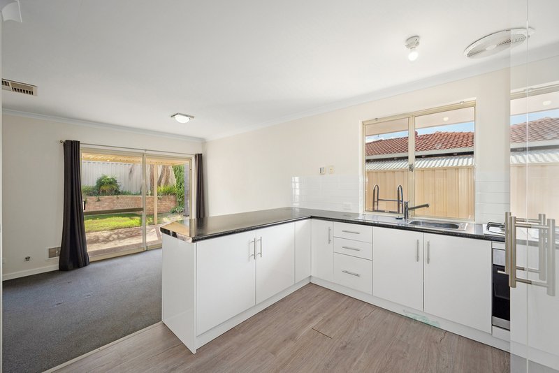 Photo - 10 Sennet Lane, Warnbro WA 6169 - Image 11