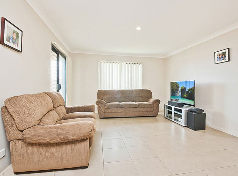 Photo - 10 Severn Crescent, North Lakes QLD 4509 - Image 5