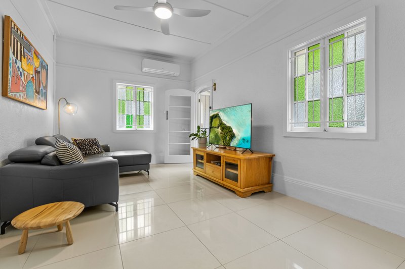 Photo - 10 Shaw Place, Wynnum West QLD 4178 - Image 6