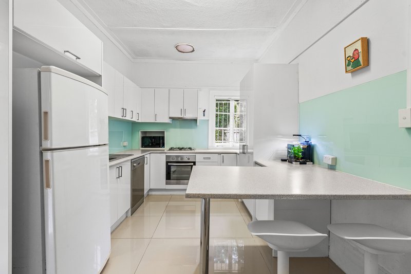 Photo - 10 Shaw Place, Wynnum West QLD 4178 - Image 9