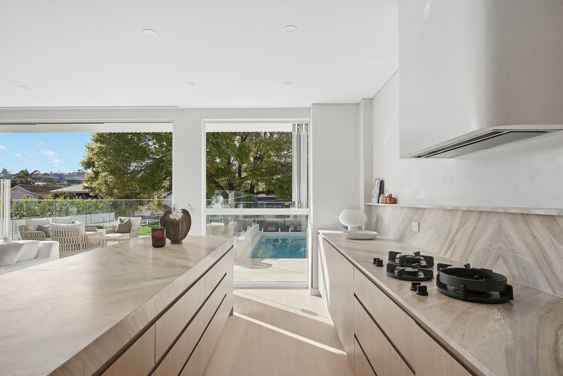Photo - 10 Shaw Street, North Bondi NSW 2026 - Image 7