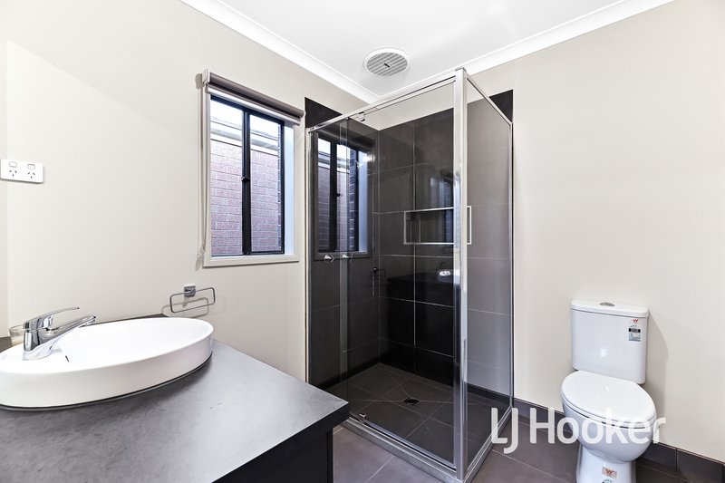 Photo - 10 Shawshank Avenue, Clyde VIC 3978 - Image 7