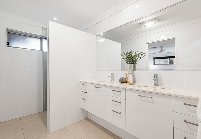 Photo - 10 Shelley Street, Cannon Hill QLD 4170 - Image 11