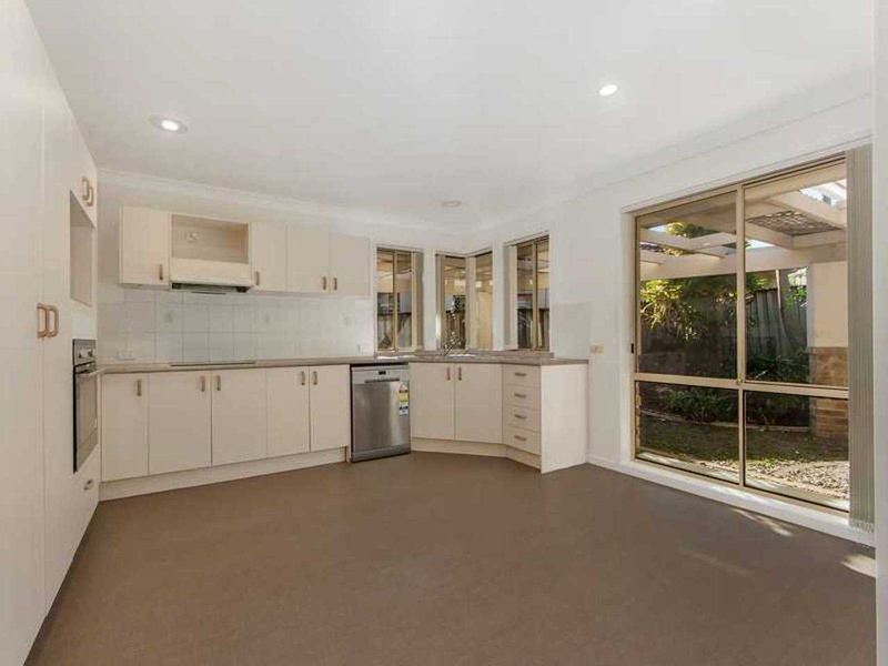 Photo - 10 Shepton Crescent, Mudgeeraba QLD 4213 - Image 3