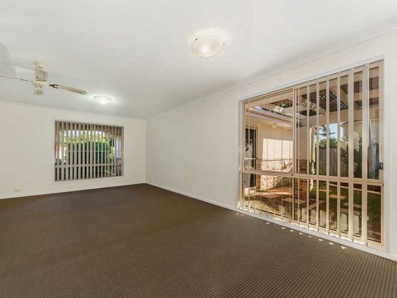 Photo - 10 Shepton Crescent, Mudgeeraba QLD 4213 - Image 4