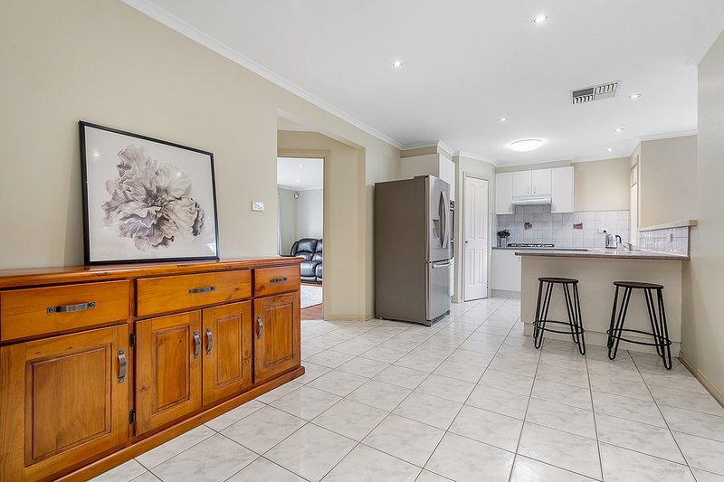 Photo - 10 Sheridan Way, Roxburgh Park VIC 3064 - Image 6