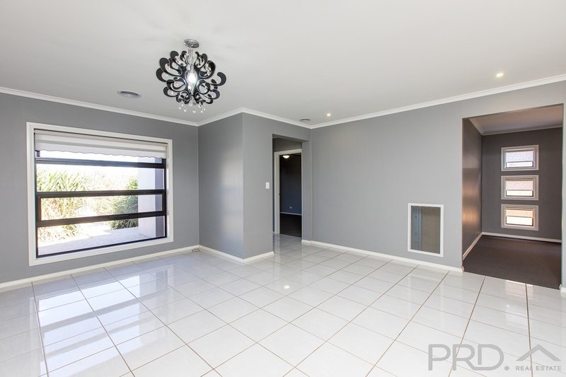 Photo - 10 Sherring Way, Mildura VIC 3500 - Image 4