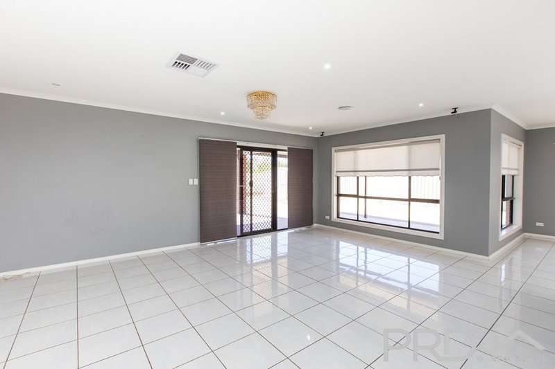 Photo - 10 Sherring Way, Mildura VIC 3500 - Image 10