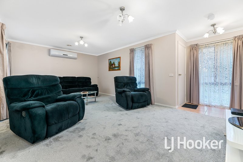 Photo - 10 Shetland Court, Pakenham VIC 3810 - Image 3