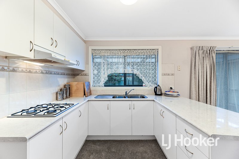 Photo - 10 Shetland Court, Pakenham VIC 3810 - Image 6