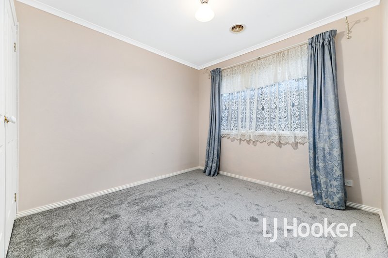 Photo - 10 Shetland Court, Pakenham VIC 3810 - Image 9