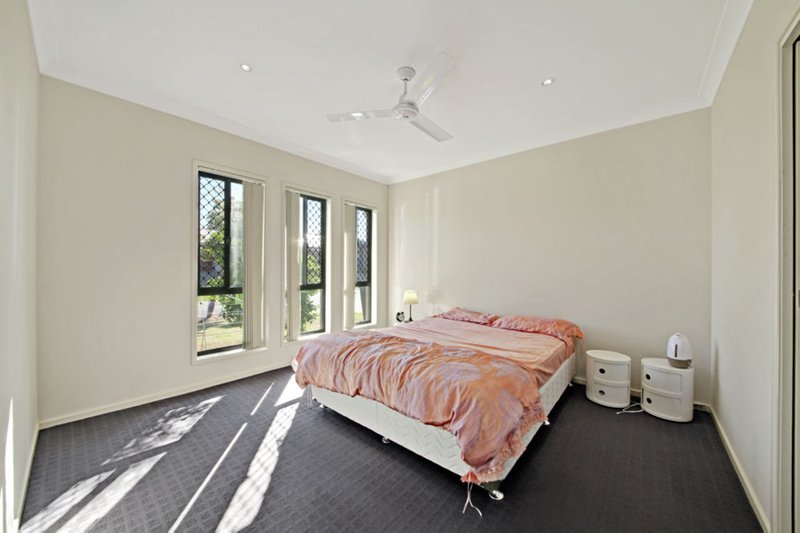 Photo - 10 Shoreacres Street, North Lakes QLD 4509 - Image 5