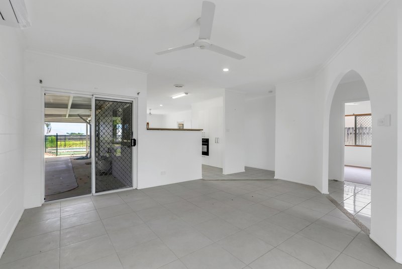 Photo - 10 Sidlaw Street, Smithfield QLD 4878 - Image 5