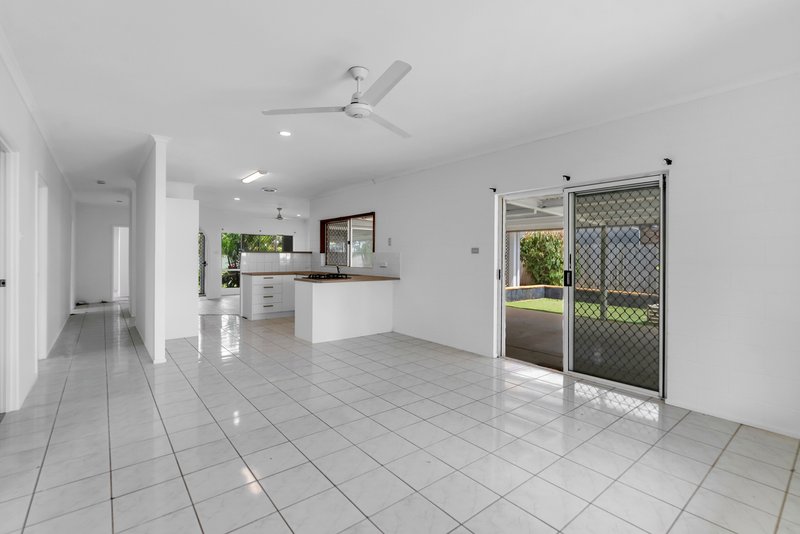 Photo - 10 Sidlaw Street, Smithfield QLD 4878 - Image 9