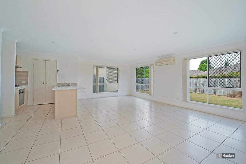 Photo - 10 Silkpod Court, North Lakes QLD 4509 - Image 3