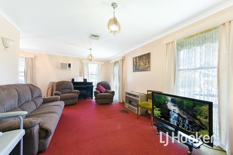 Photo - 10 Silvan Grove, Hampton Park VIC 3976 - Image 4