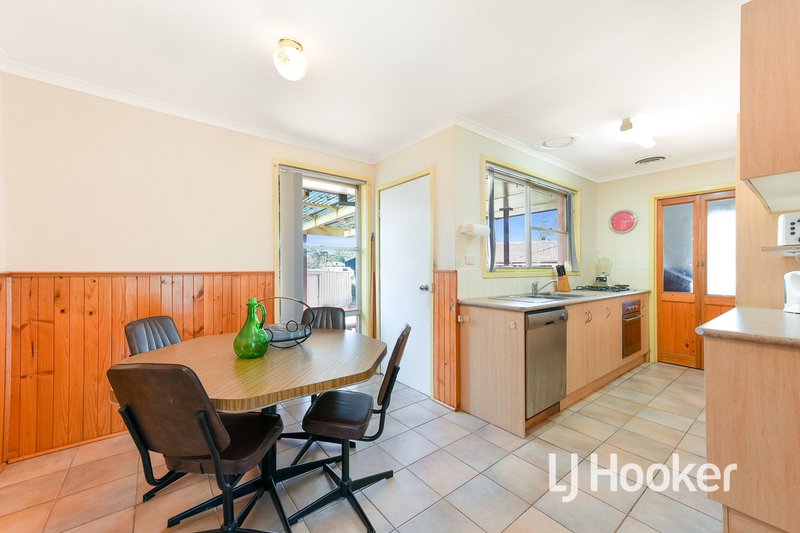 Photo - 10 Silvan Grove, Hampton Park VIC 3976 - Image 7