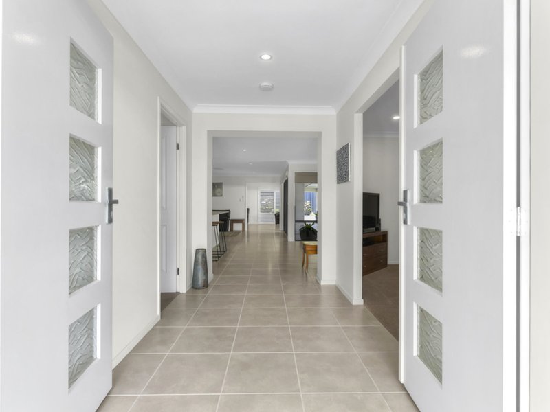 Photo - 10 Silverbirch Place, Bridgeman Downs QLD 4035 - Image 2