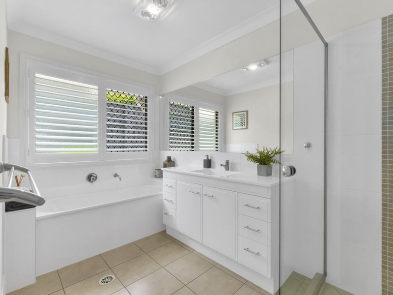 Photo - 10 Silverbirch Place, Bridgeman Downs QLD 4035 - Image 15