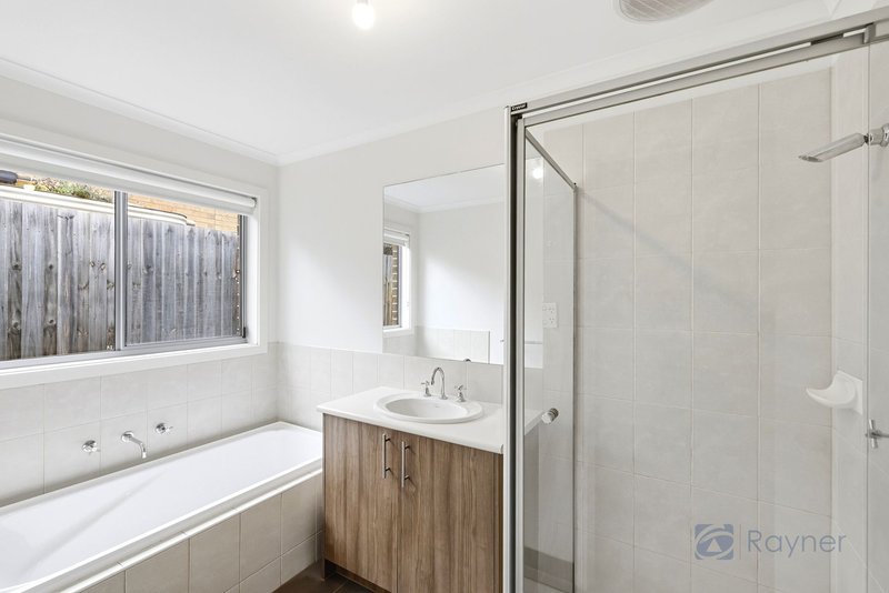 Photo - 10 Silverdale Drive, Darley VIC 3340 - Image 7