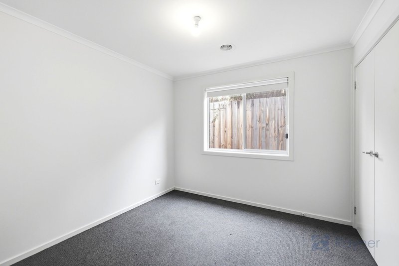 Photo - 10 Silverdale Drive, Darley VIC 3340 - Image 9