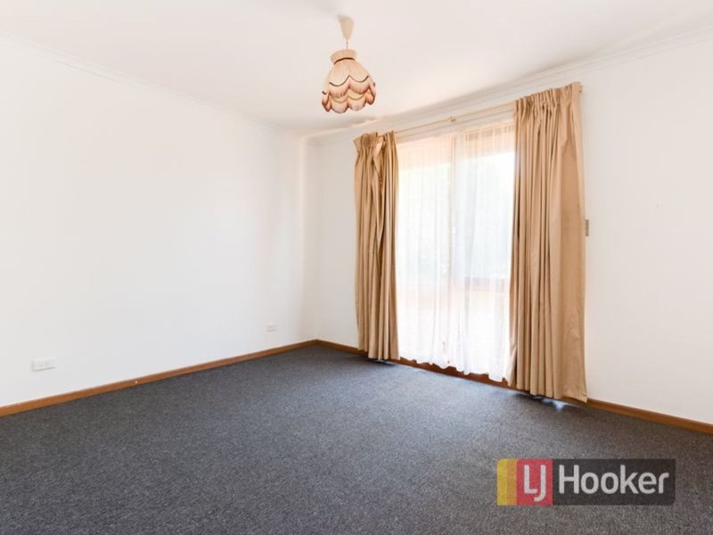 Photo - 10 Simon Court, Hampton Park VIC 3976 - Image 7