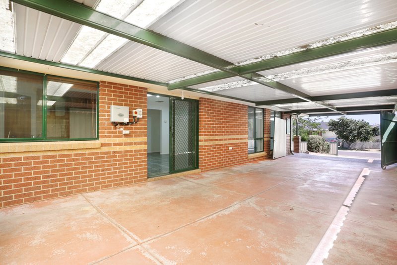 Photo - 10 Simpson Court, Meadow Heights VIC 3048 - Image 6