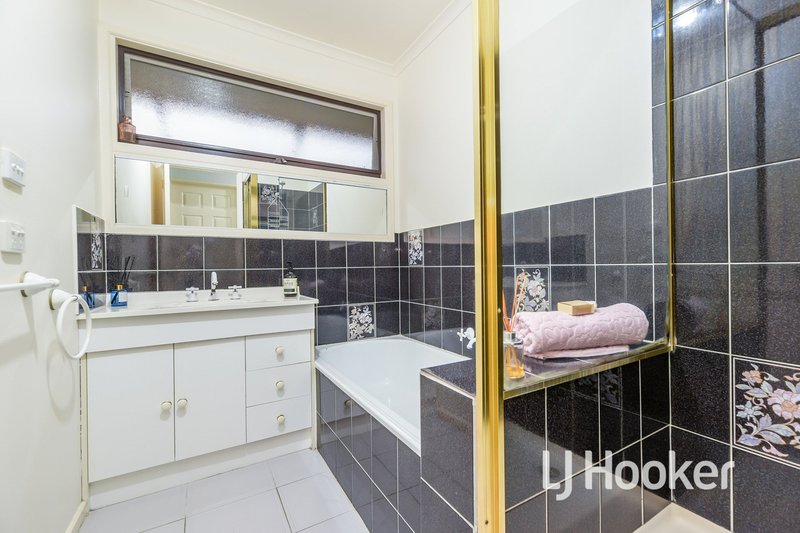 Photo - 10 South Anderson Court, Cranbourne VIC 3977 - Image 11