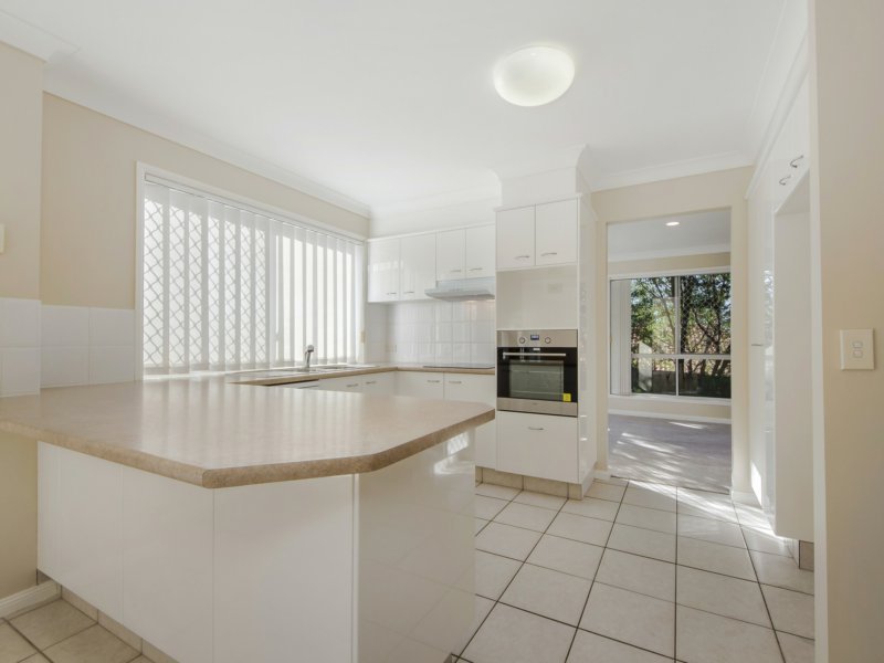 Photo - 10 Sparford Close, Mudgeeraba QLD 4213 - Image 10