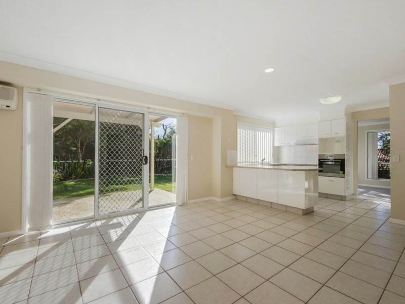 Photo - 10 Sparford Close, Mudgeeraba QLD 4213 - Image 13