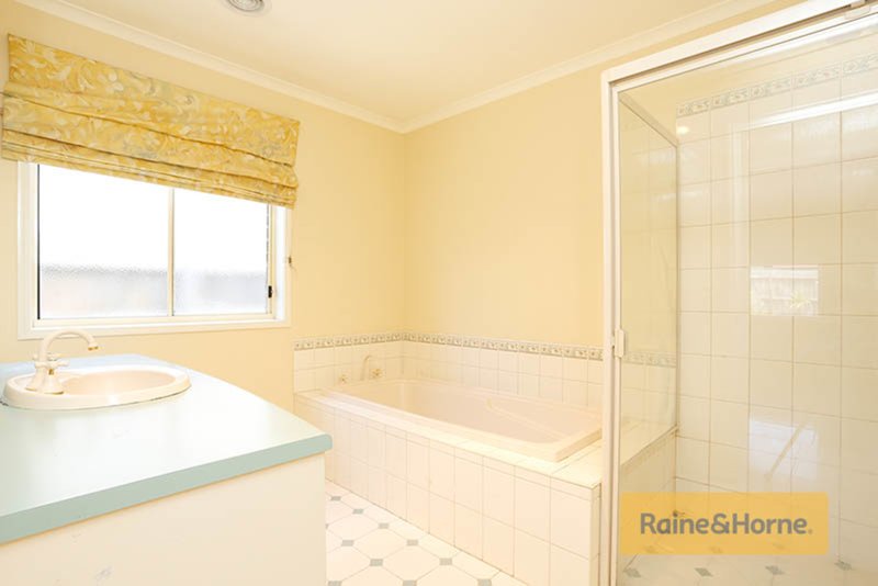 Photo - 10 Spence Avenue, Roxburgh Park VIC 3064 - Image 7