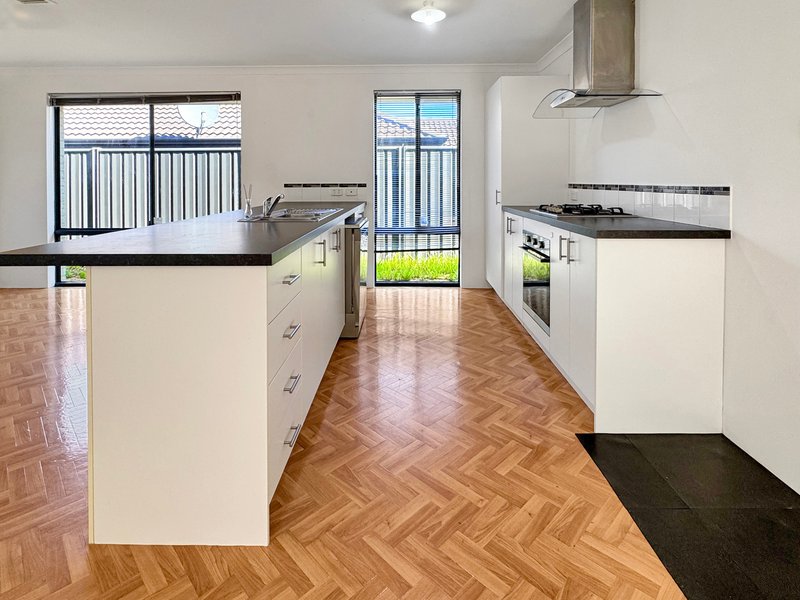 Photo - 10 Splendens Avenue, Banksia Grove WA 6031 - Image 5