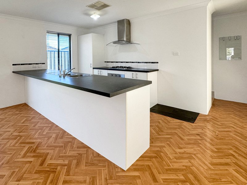 Photo - 10 Splendens Avenue, Banksia Grove WA 6031 - Image 6