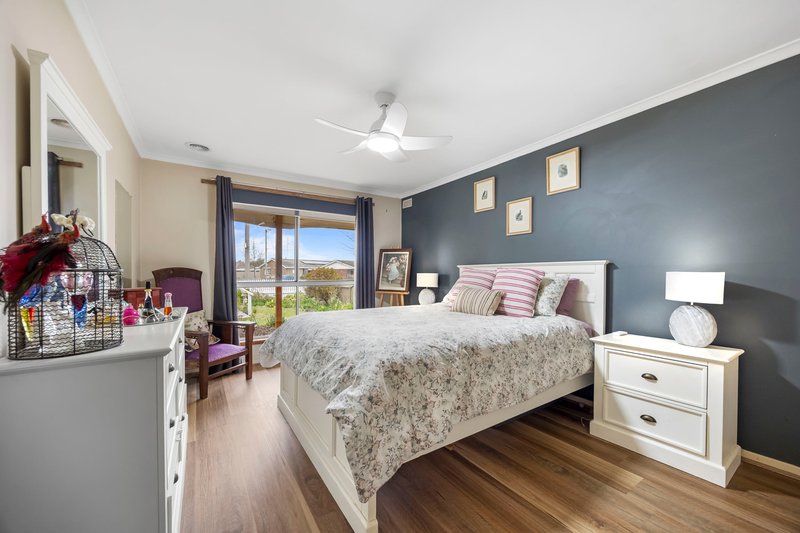 Photo - 10 St Georges Court, Sebastopol VIC 3356 - Image 17