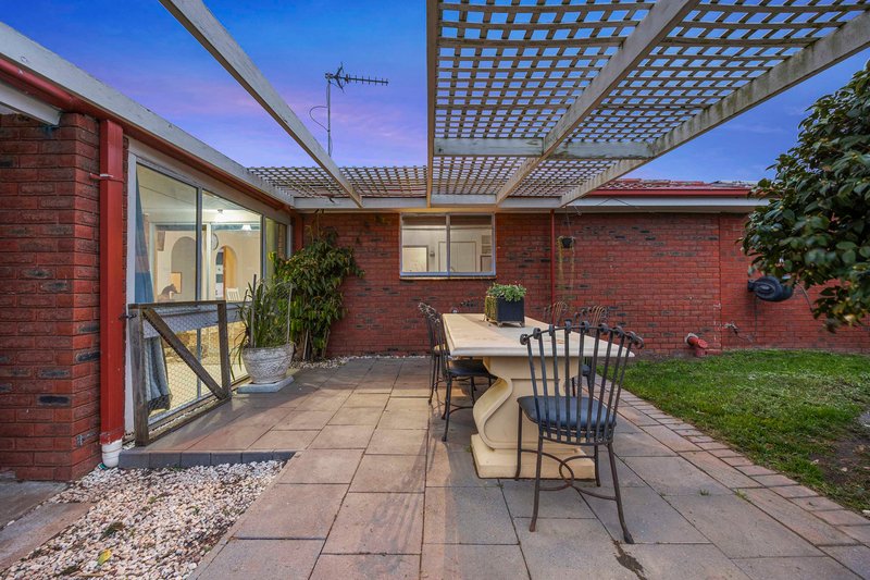 Photo - 10 St Georges Court, Sebastopol VIC 3356 - Image 26