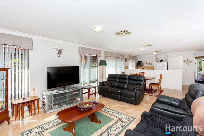 Photo - 10 St Helens Grove, Landsdale WA 6065 - Image 4