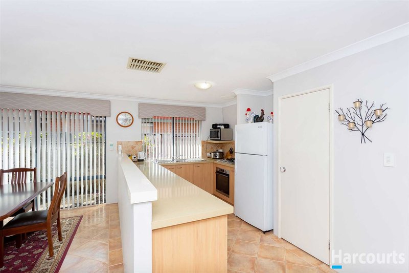 Photo - 10 St Helens Grove, Landsdale WA 6065 - Image 9