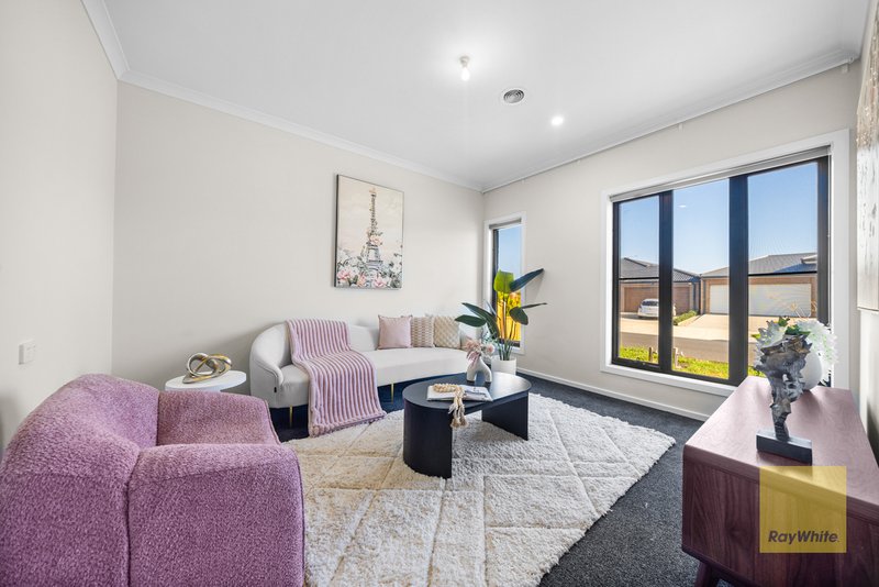 Photo - 10 Stambridge Street, Tarneit VIC 3029 - Image 3